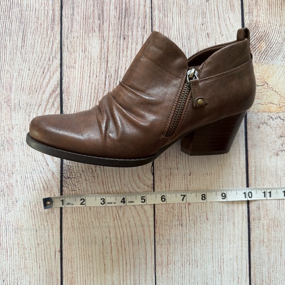 BareTraps Roper Zip Up Round Almond Toe Block Heel Brown Ankle Booties - Picture 10 of 11